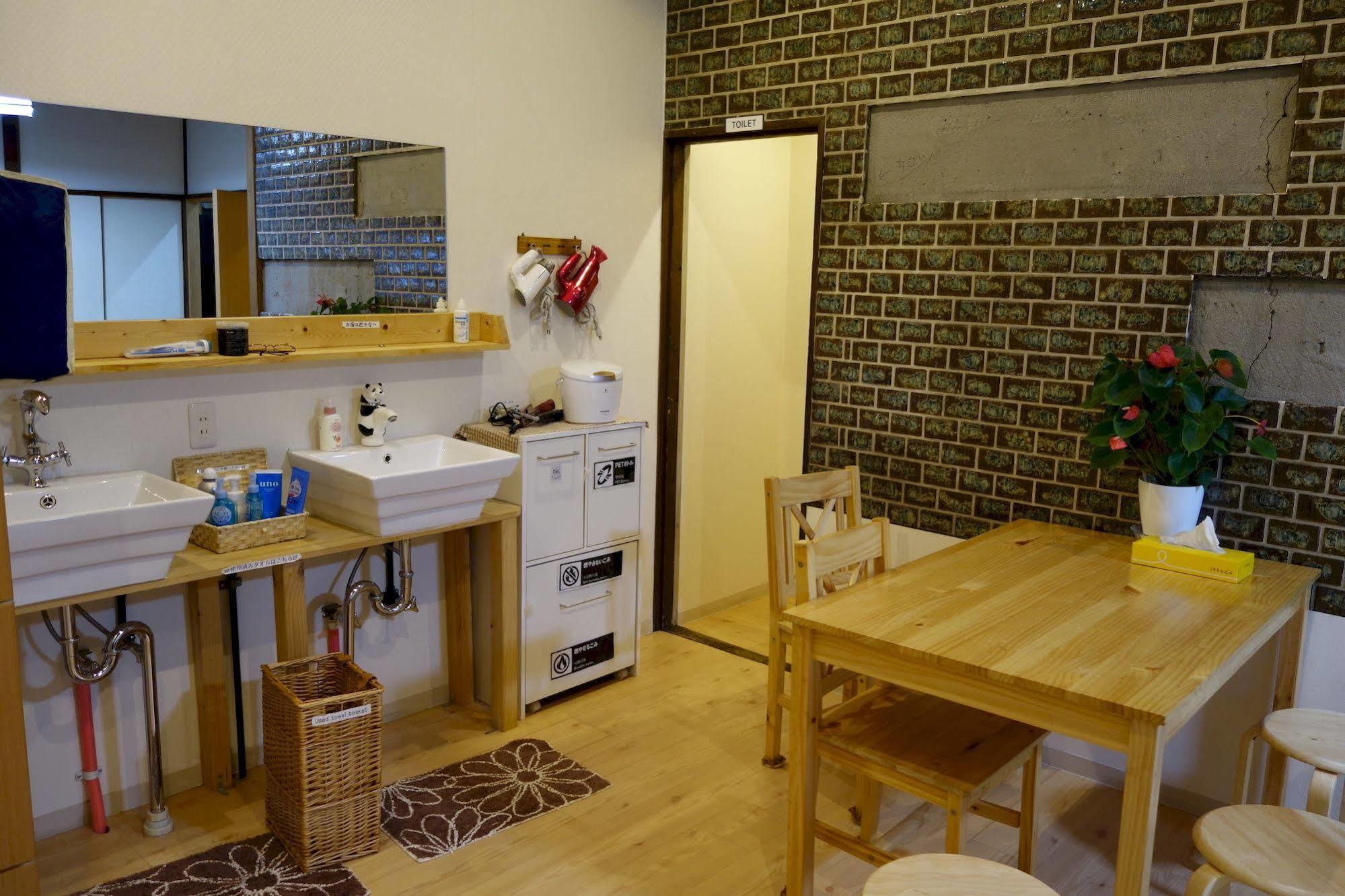Guesthouse Akicafe Inn Hiroşima Dış mekan fotoğraf